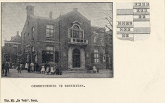 14048 Gezicht op de voorgevel van het gemeentehuis te Breukelen.N.B. Het gemeentehuis is later afgebroken.